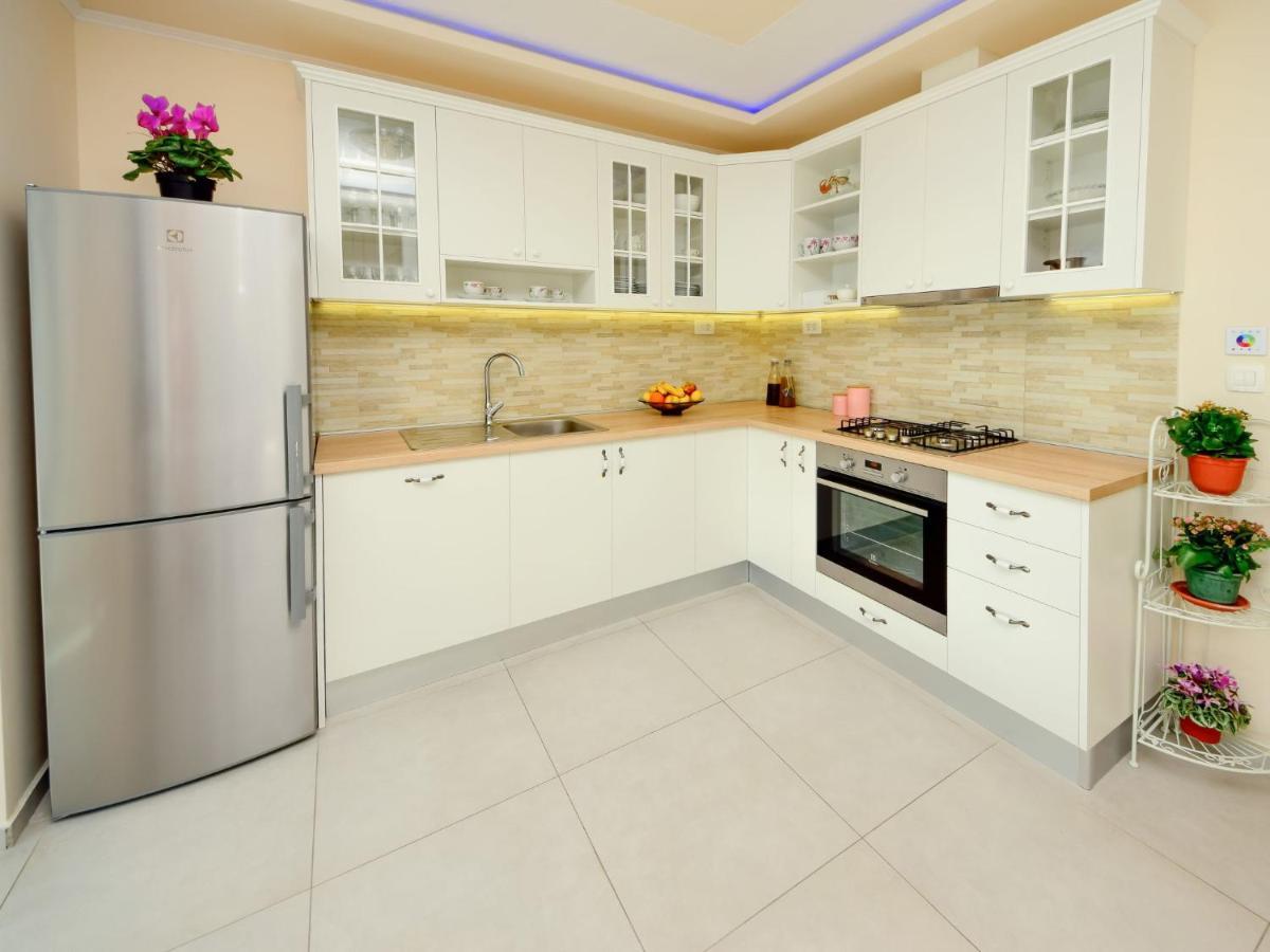 Holiday Home Lara By Interhome Оміш Екстер'єр фото