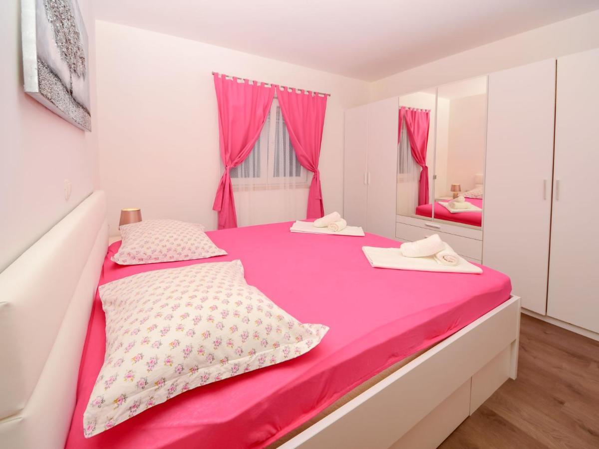 Holiday Home Lara By Interhome Оміш Екстер'єр фото