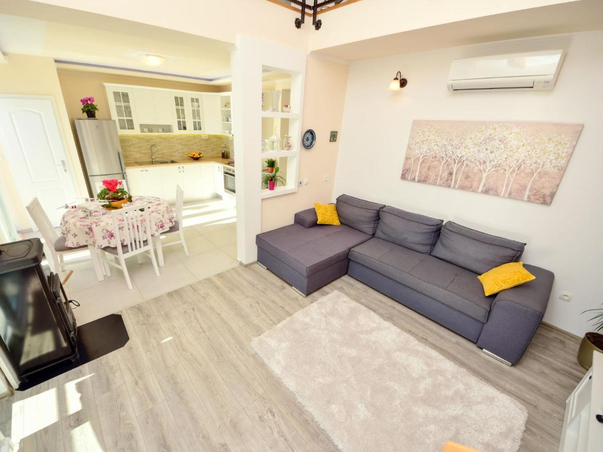 Holiday Home Lara By Interhome Оміш Екстер'єр фото